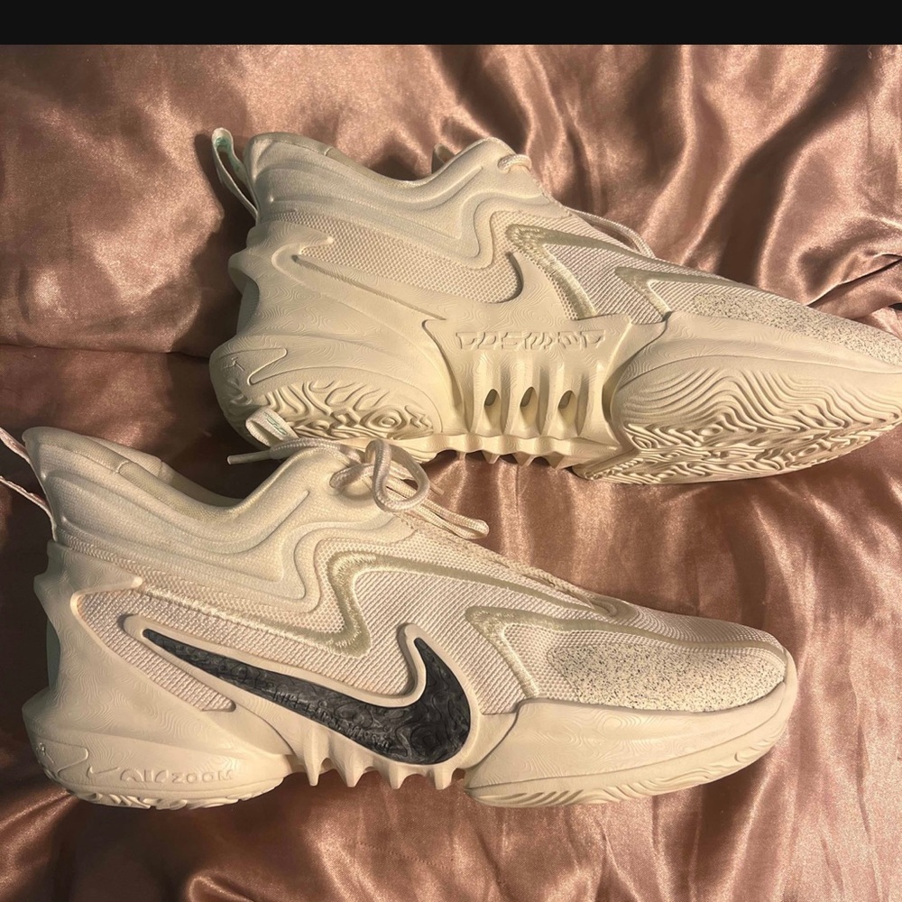 Nike cosmic unity 2 size 12